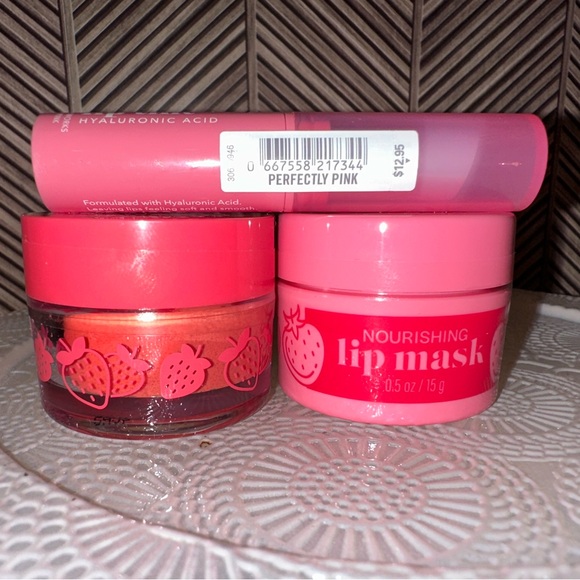 Bath & body Works 3pc lip bundle (Strawberry) - Picture 3 of 4